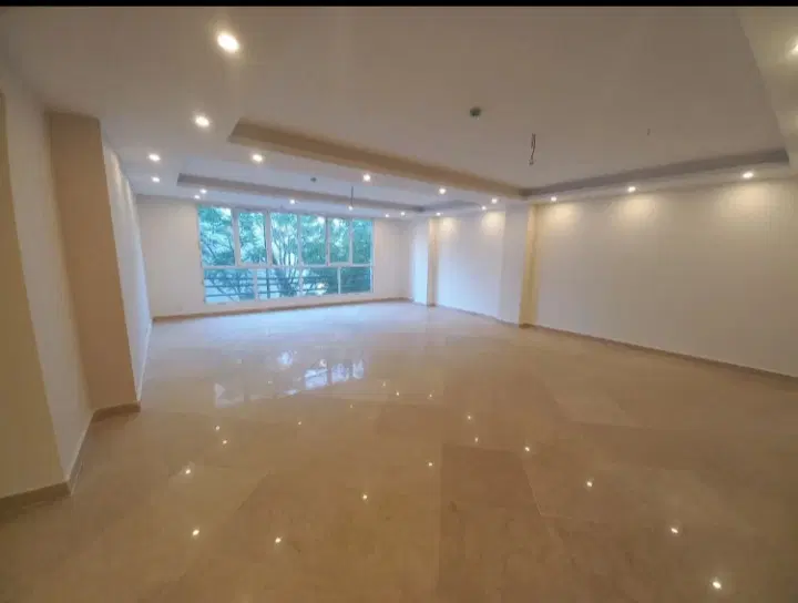 رهن و اجاره ۱۶۰ متر نوساز استخردار ۳ خواب