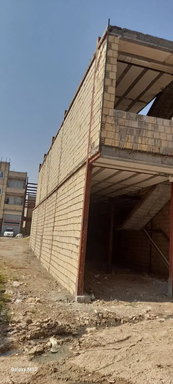 ساختمان نیمه کاره در چشمه خانی