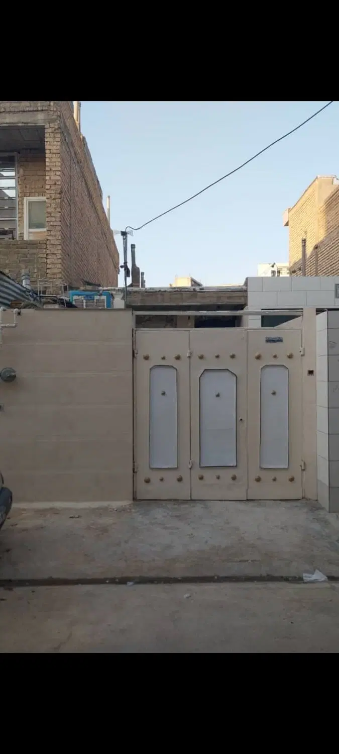 فروش منزل درب حیاط وماشین رو