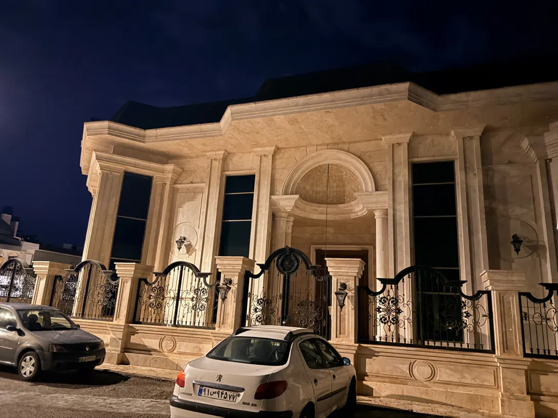 ۶۵۰ متر زمین با ویلایی ۱۳۰۰ متری لوکس