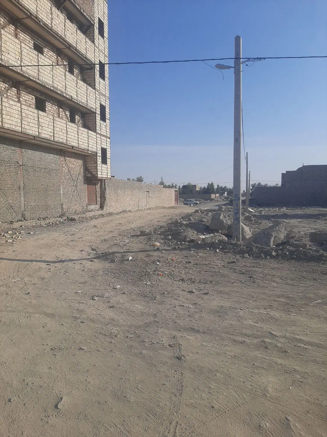 زمین فروشی
