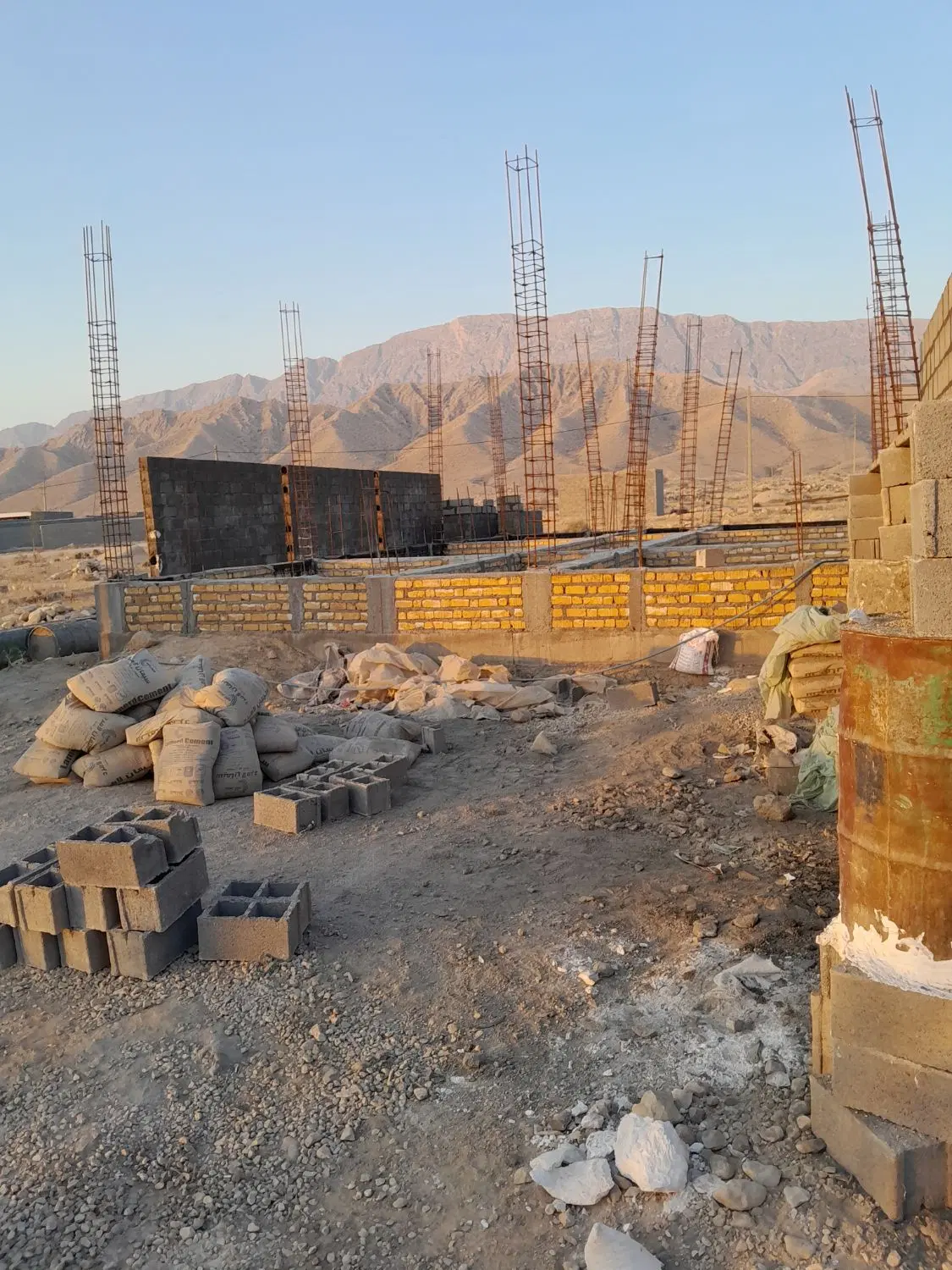 ساختمون نیمه کاره