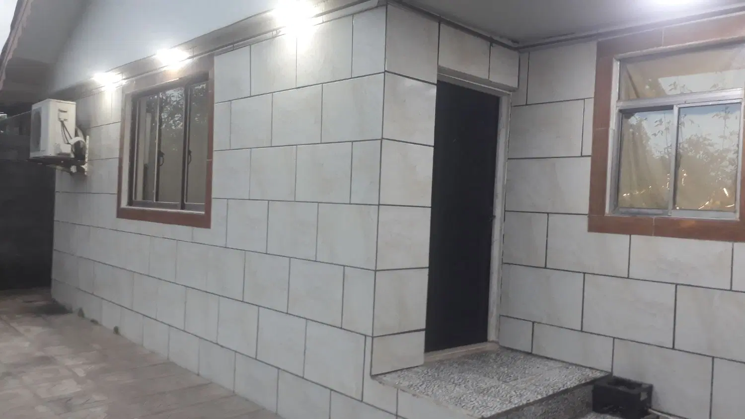 خانه ویلایی ۹۰ متر بنا و۳۶۵ متر زمین مسکونی