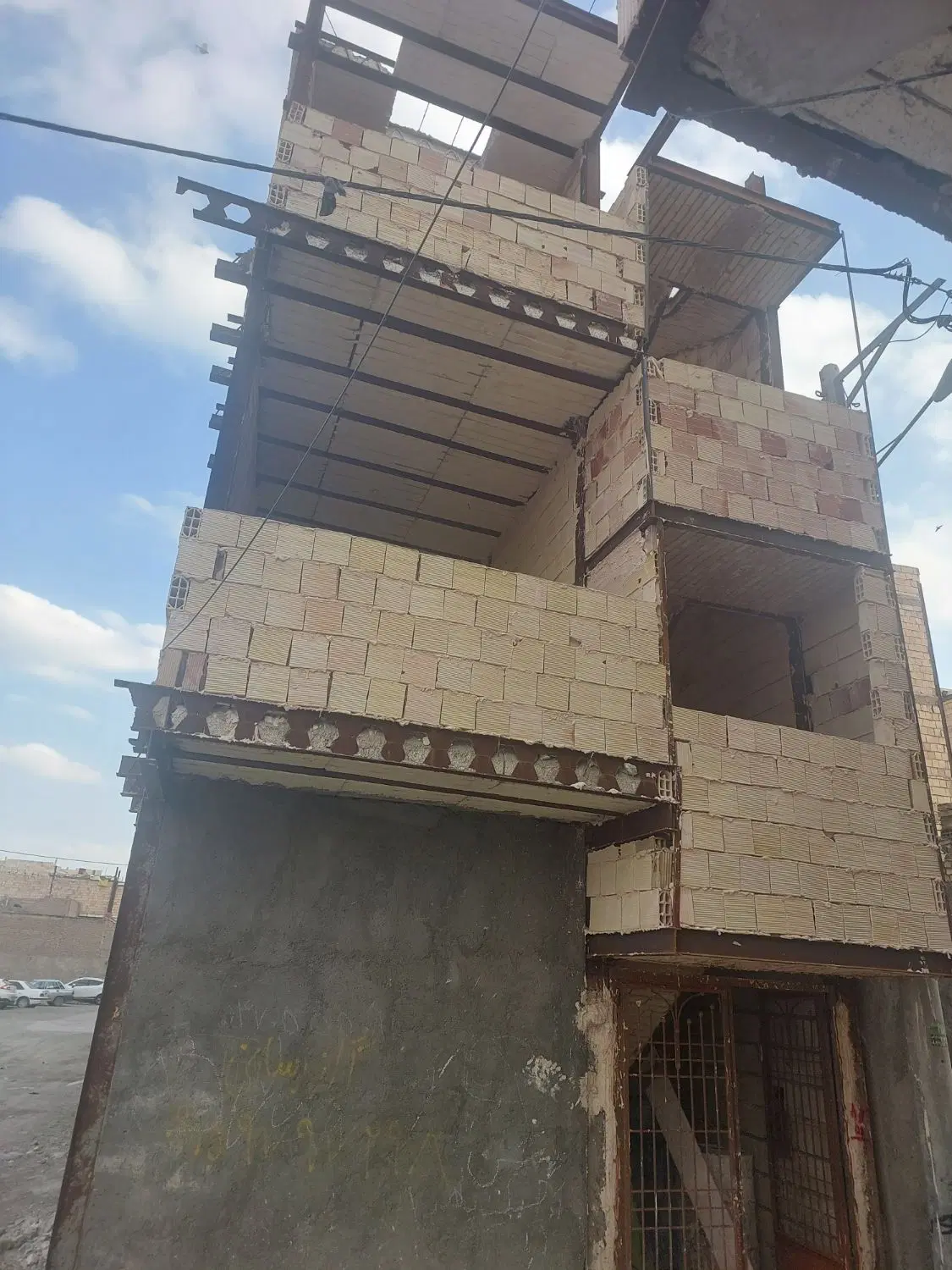 دو عدد هوایی سوم و چهارم روی همکف