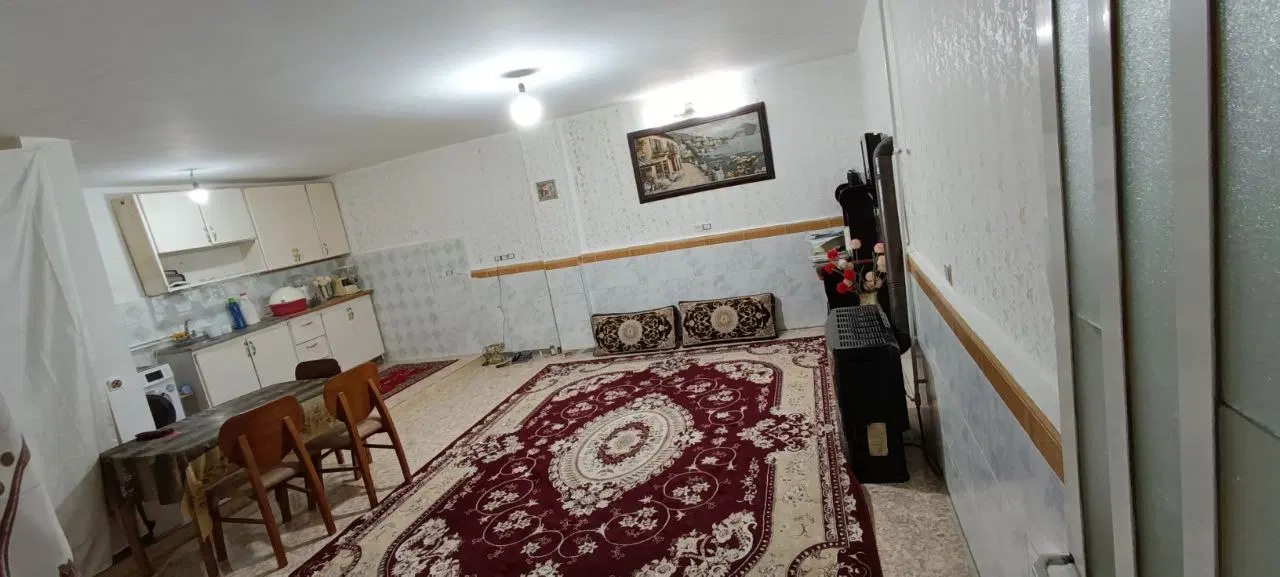 خانه طبقه اول با حیاط