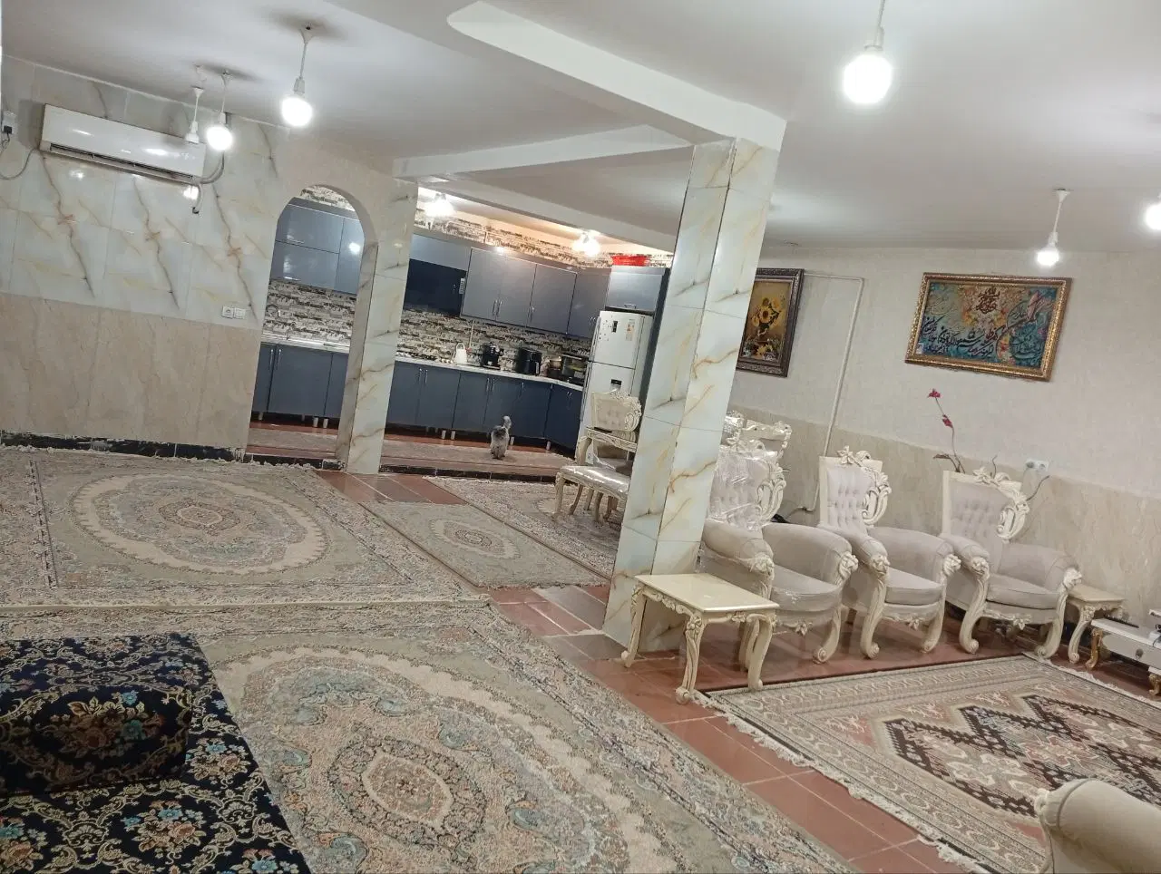 رهن خانه ویلایی بزرگ در خیابان اصلی دهکده بریم