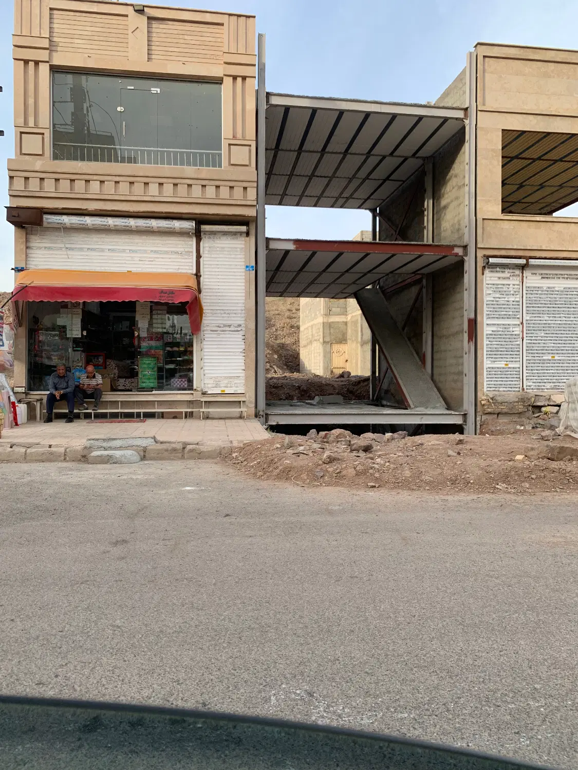 رهن مغازه ۴۴ متری پرند فاز ۶ بلوار کوه نور