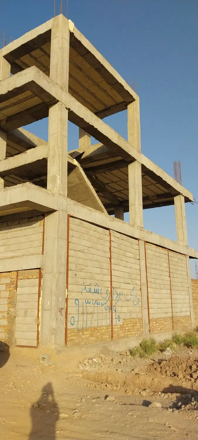 خانه  نیمه  ساخت دوطبقه