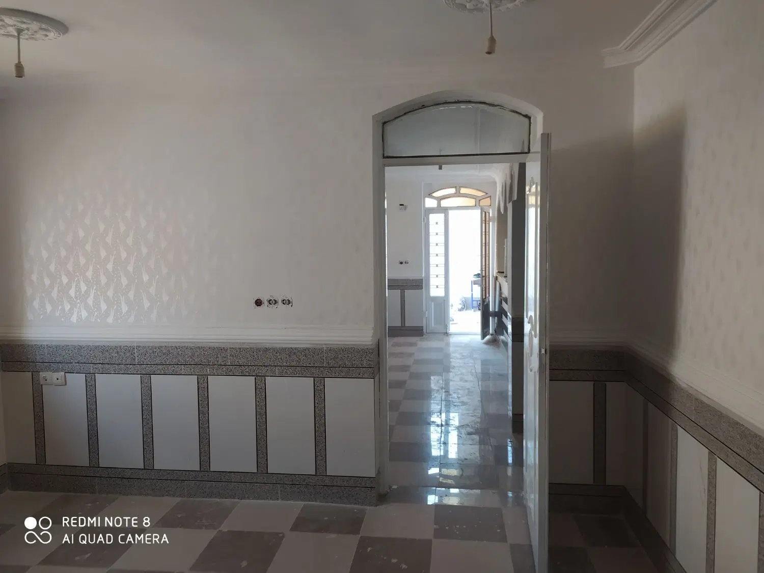 طبقه بالا پارک ماشین،،۳خوابه