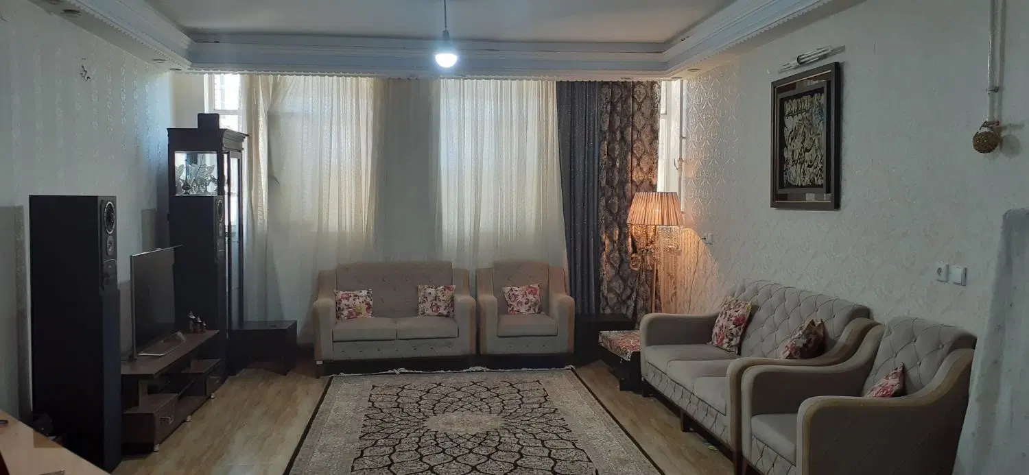 ۷۶ متری در معلم