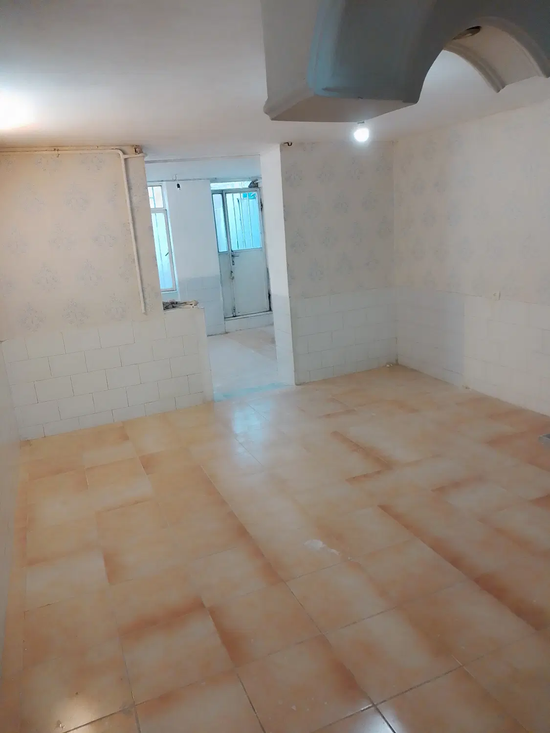 زیر زمین خواجو کرمانی