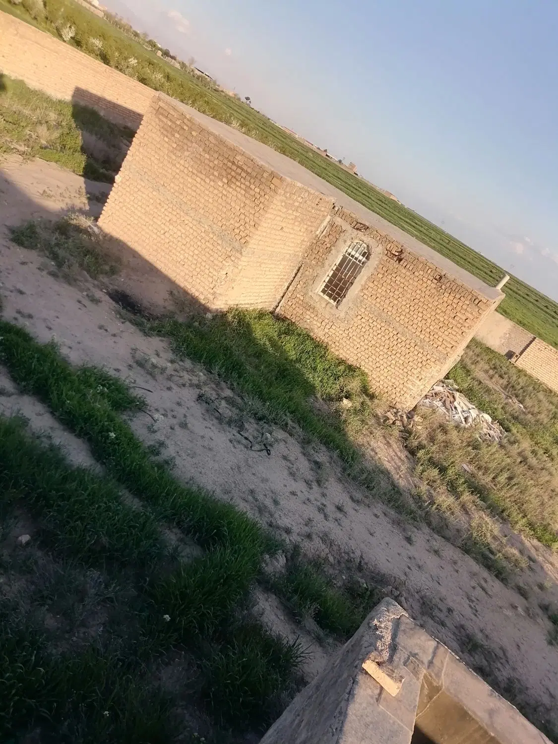 زمین 2100متری