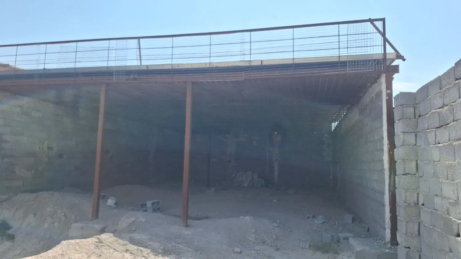 باغچه ویلا نیمه کاره