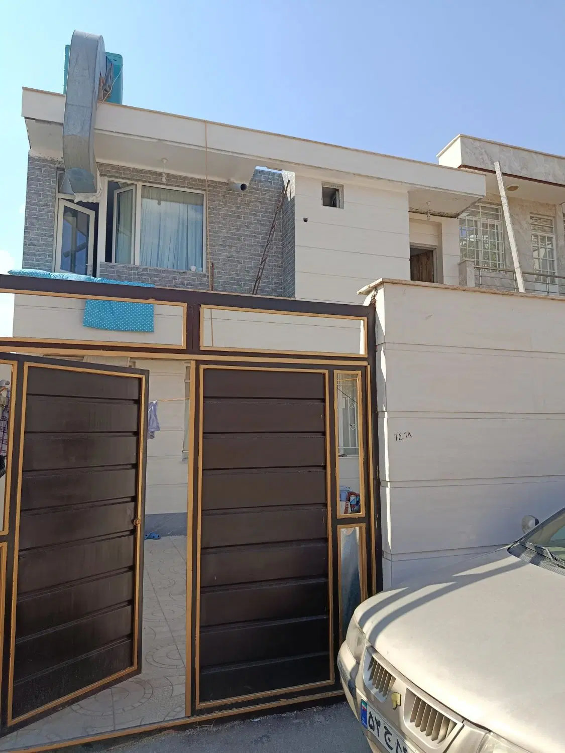 منزل مسکونی دو طبقه تک واحدی