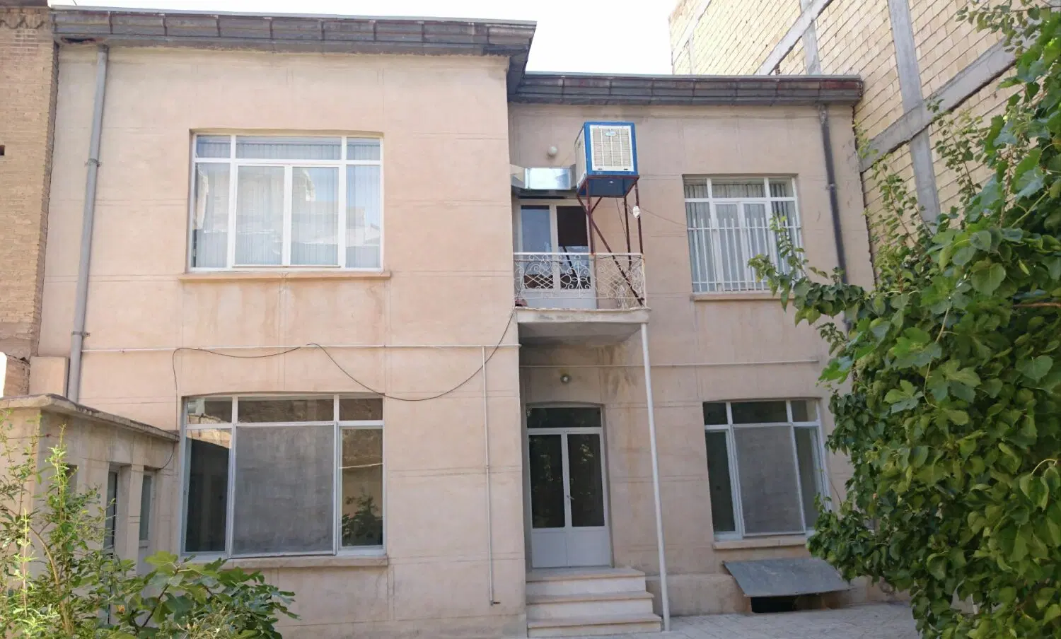 ویلایی جنوبی ۲۷۰ متر سه راه شریعتی