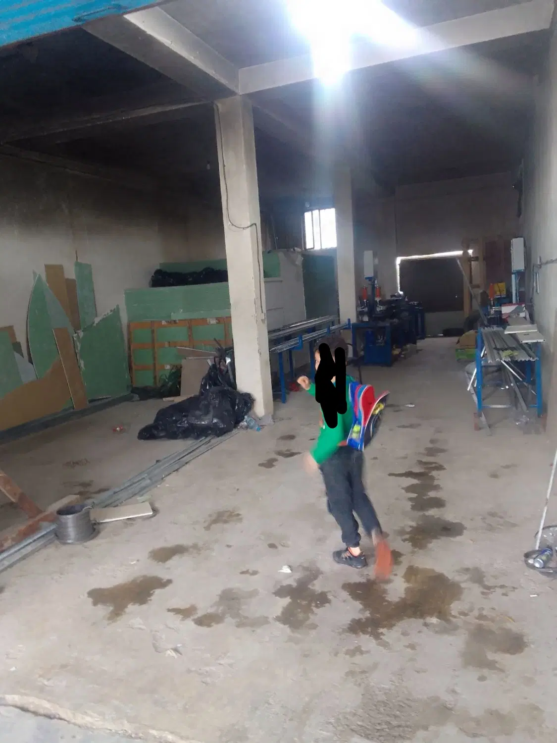 مغازه ۱۰۰ متری با برق سه فاز و آب
