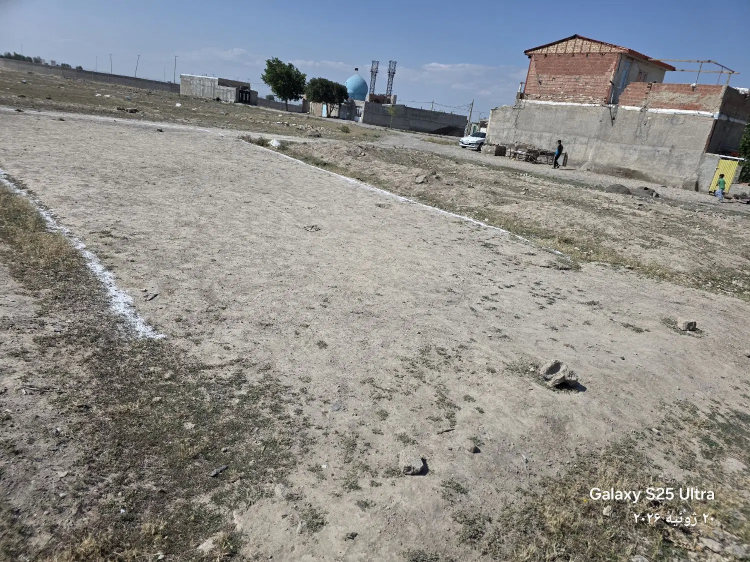 یک قطعه زمین مساحت ۲۰۰