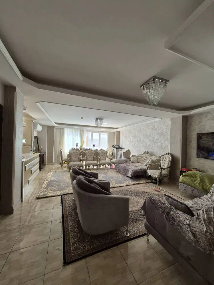 زعفرانیه 3خواب طبقه 3از 4بر خیابان _ملک نیلی
