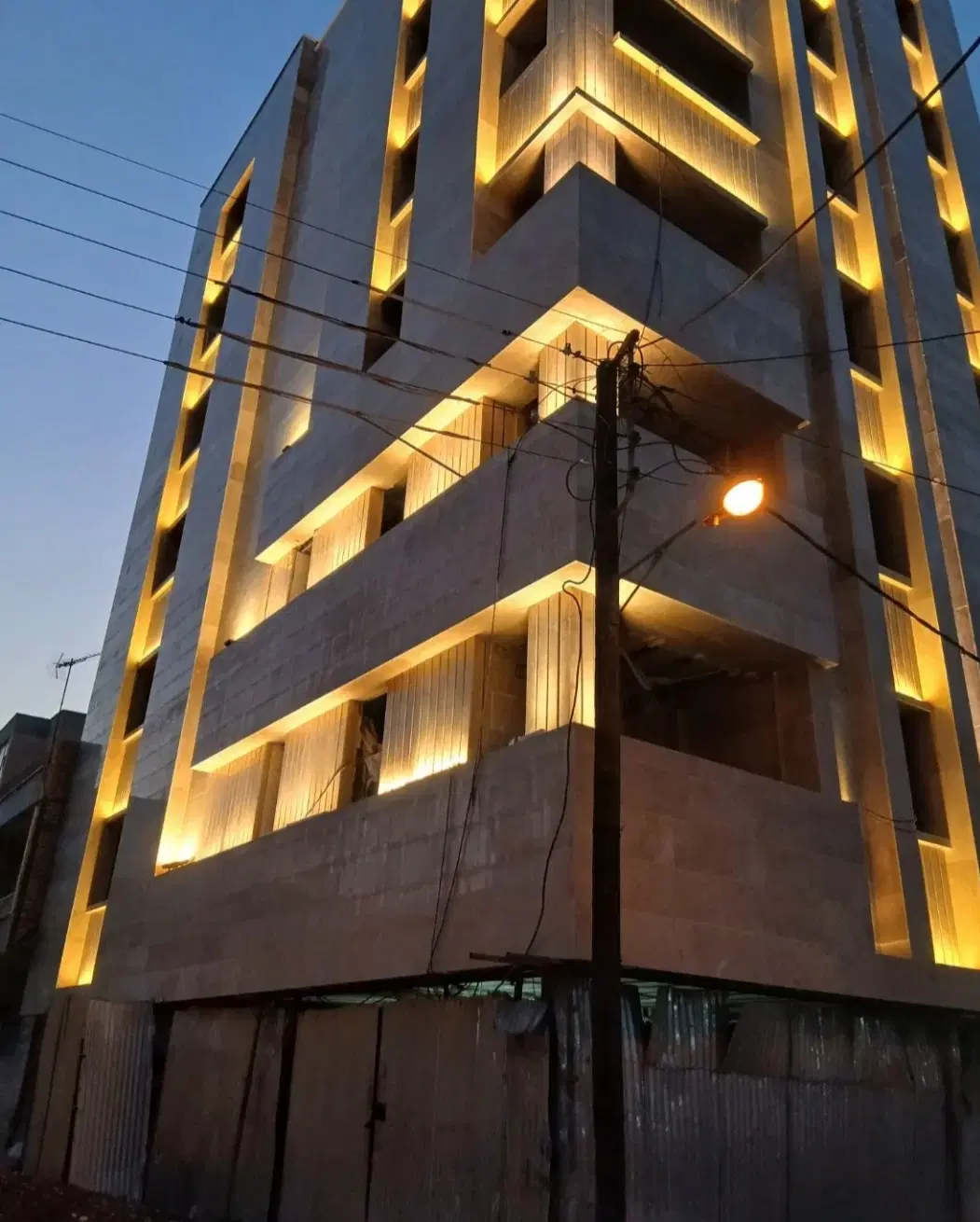 آپارتمان ۹۵ متری بهاران