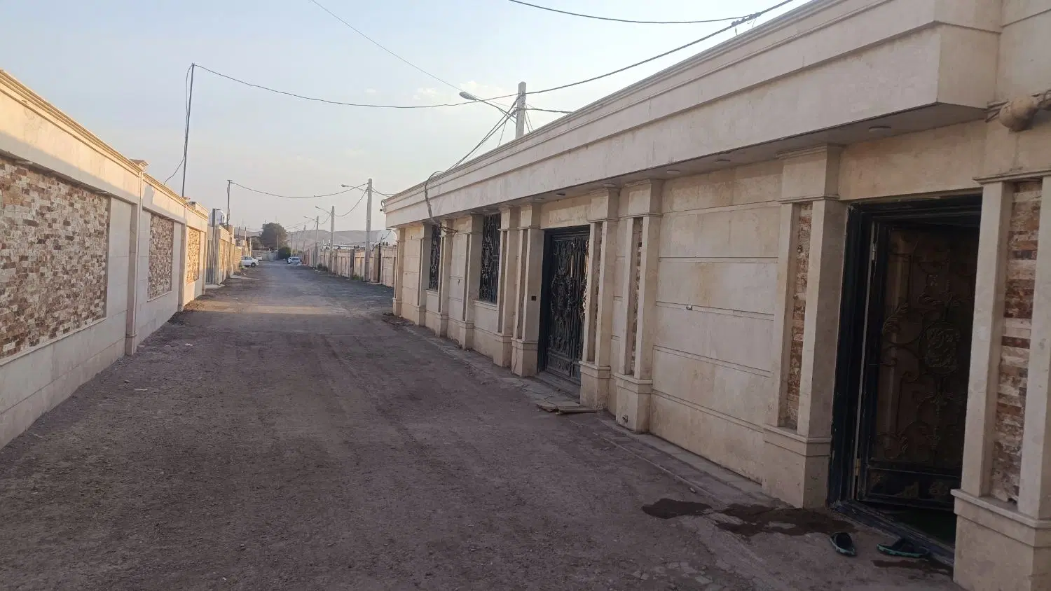 باغچه آماده آب برق گاز 800متری.