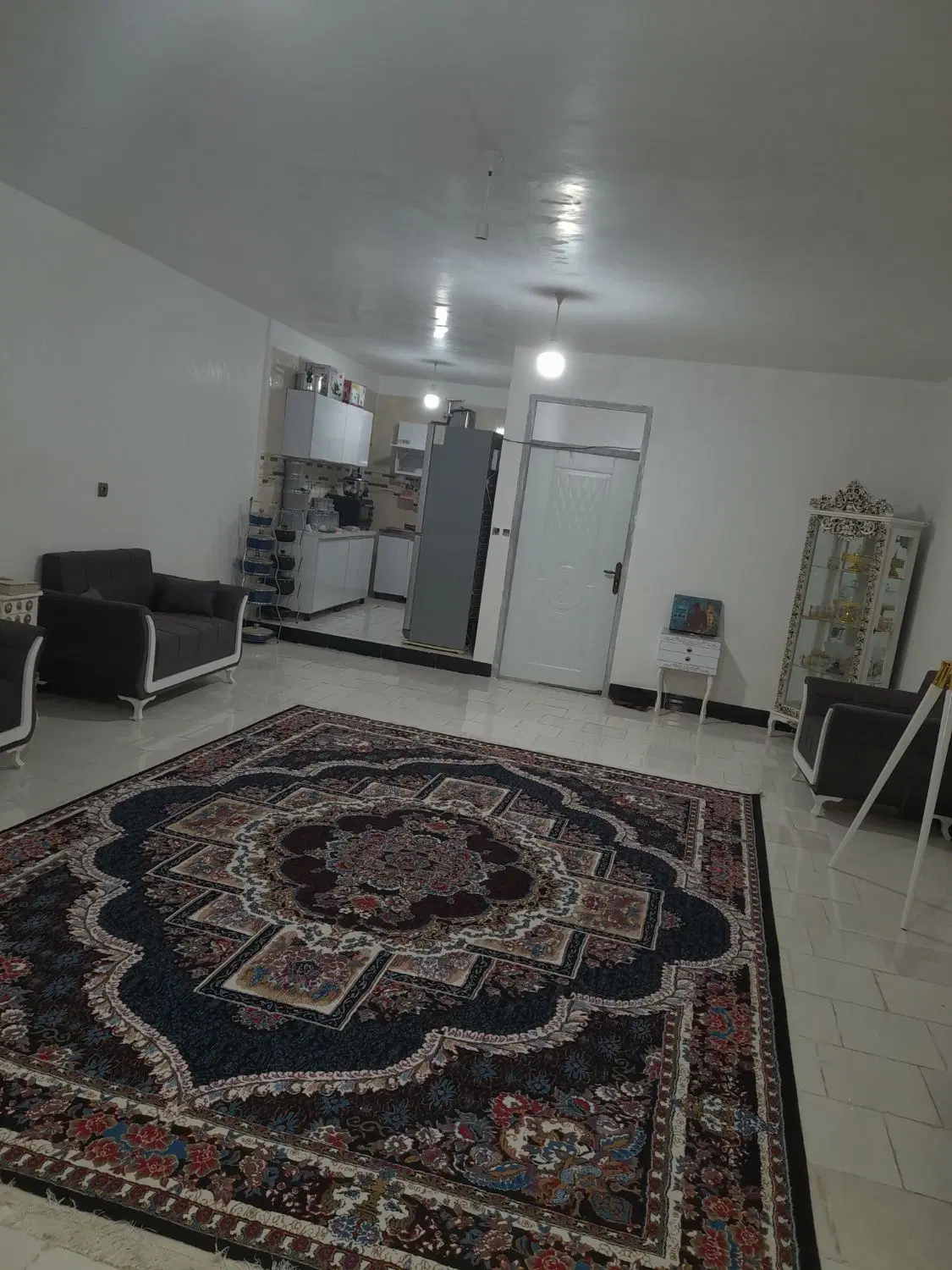 فروش آپارتمان شیک طبقه بالا فقط همکف نیست