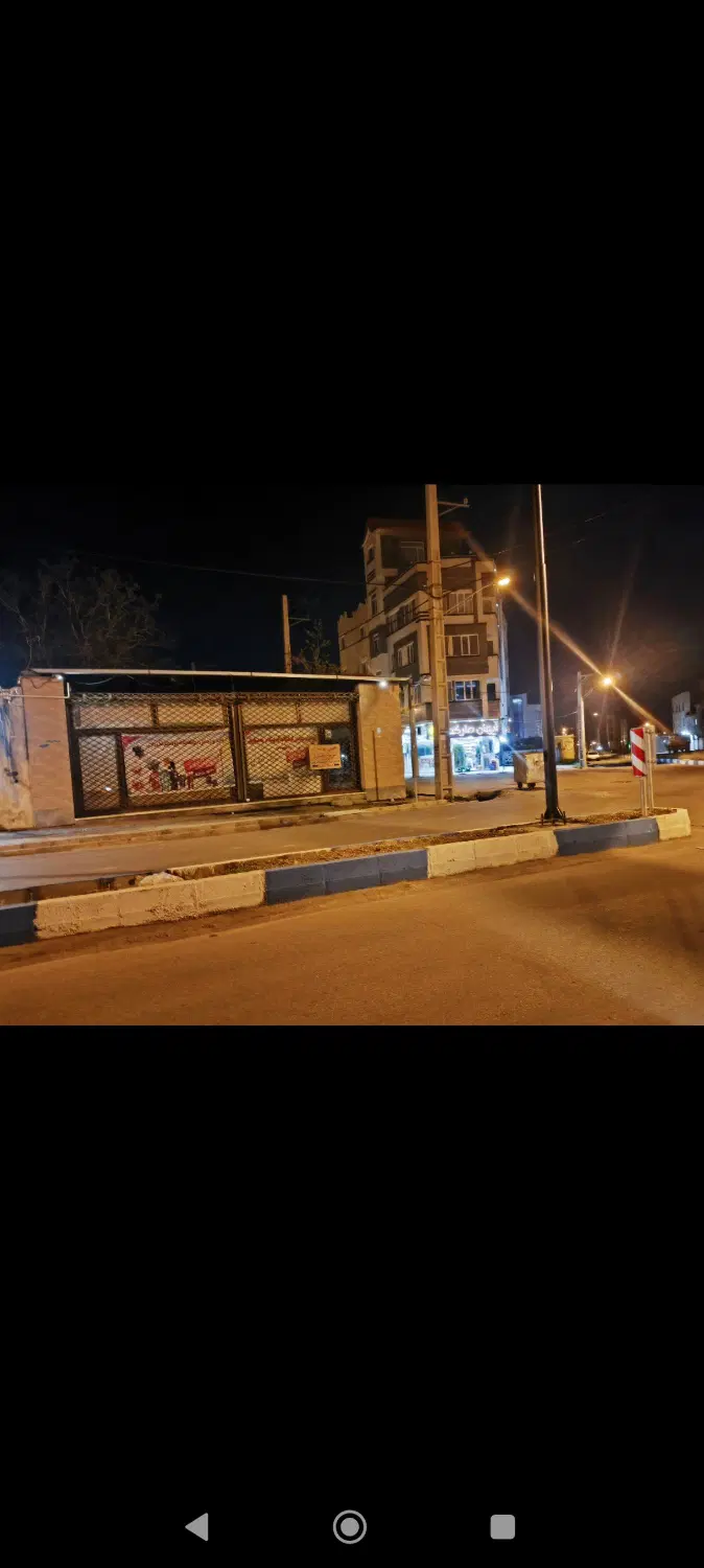 مغازه 45 متری دونبش چهارراه شهیدکاظمی وجمهوری شرقی