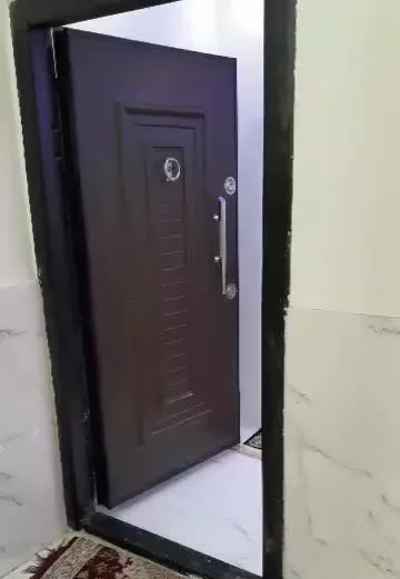 فروشی ۱۰۰متری