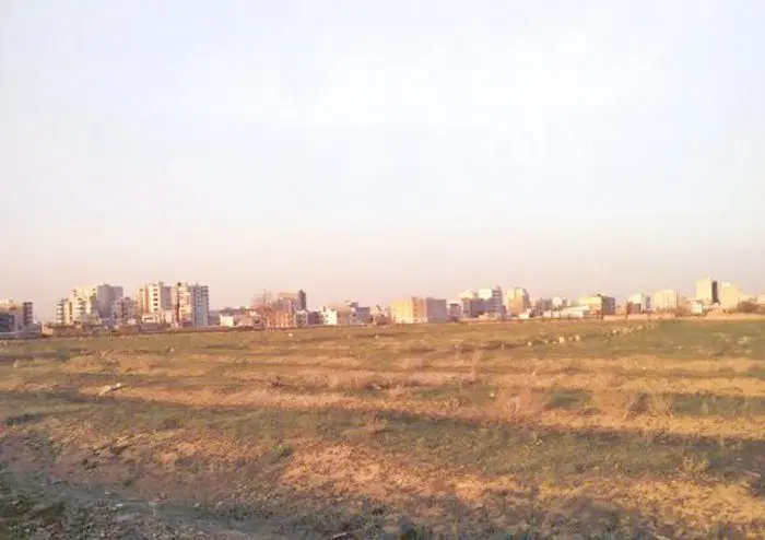 زمین زعفرانیه