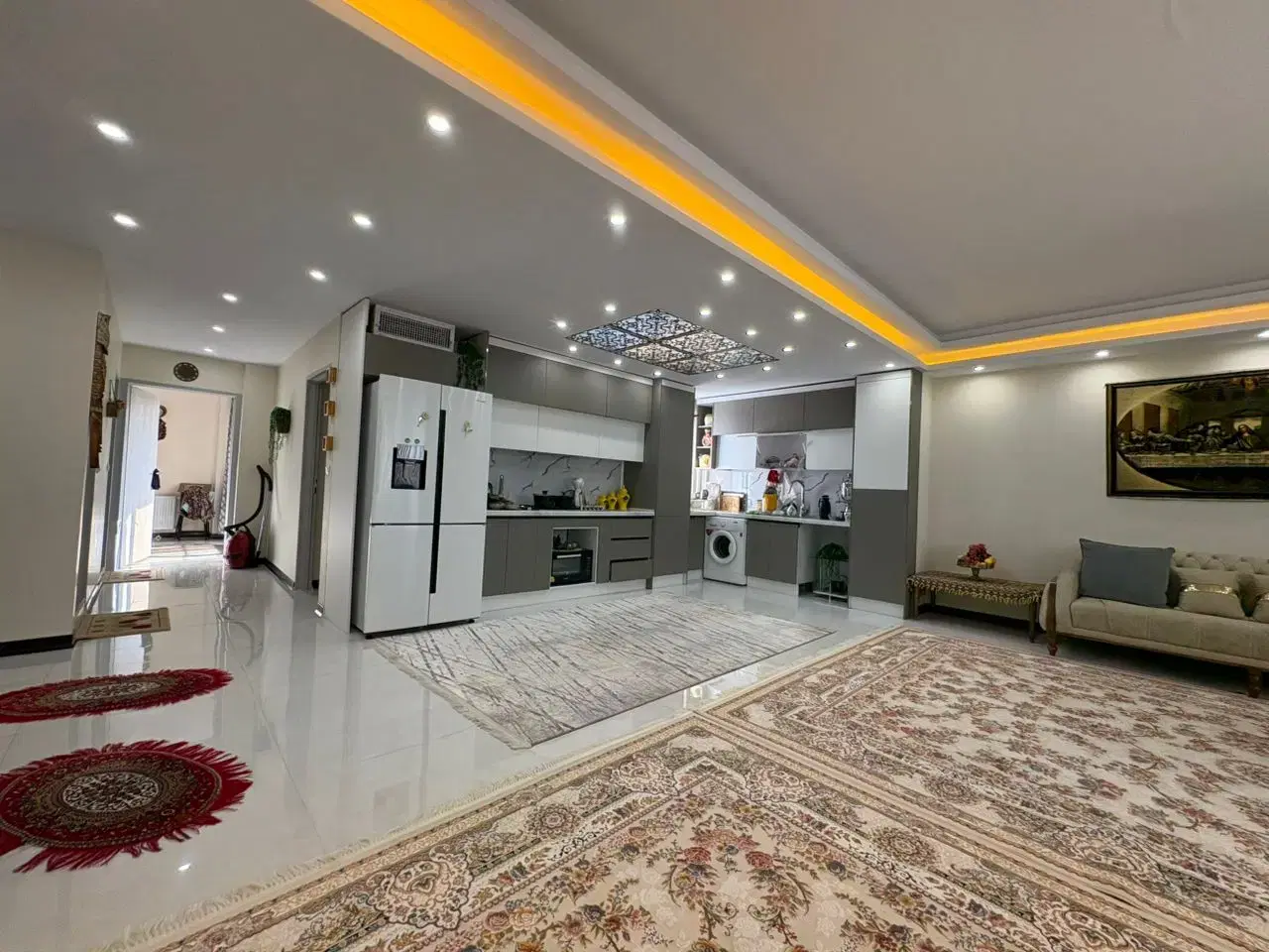 105متر طبقه چهارم محله یک کارشناس فروش (بهنام)