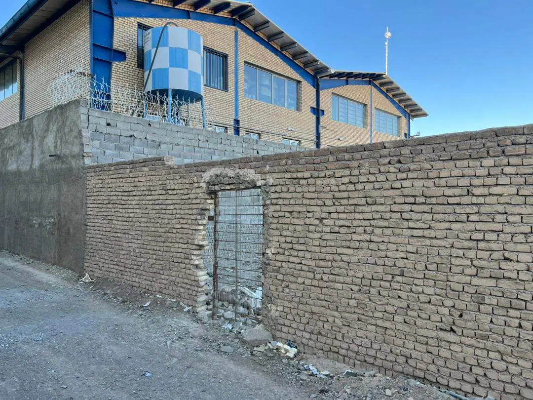 زمین چهاردیواری