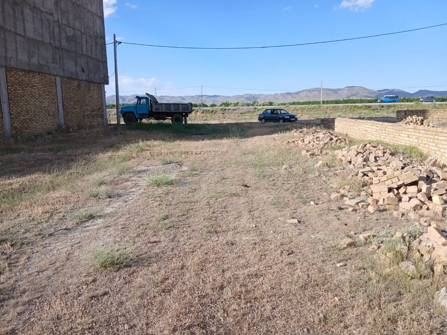 زمین  بهرکمربندی کنار ساختمان باویوی بسیار خوب