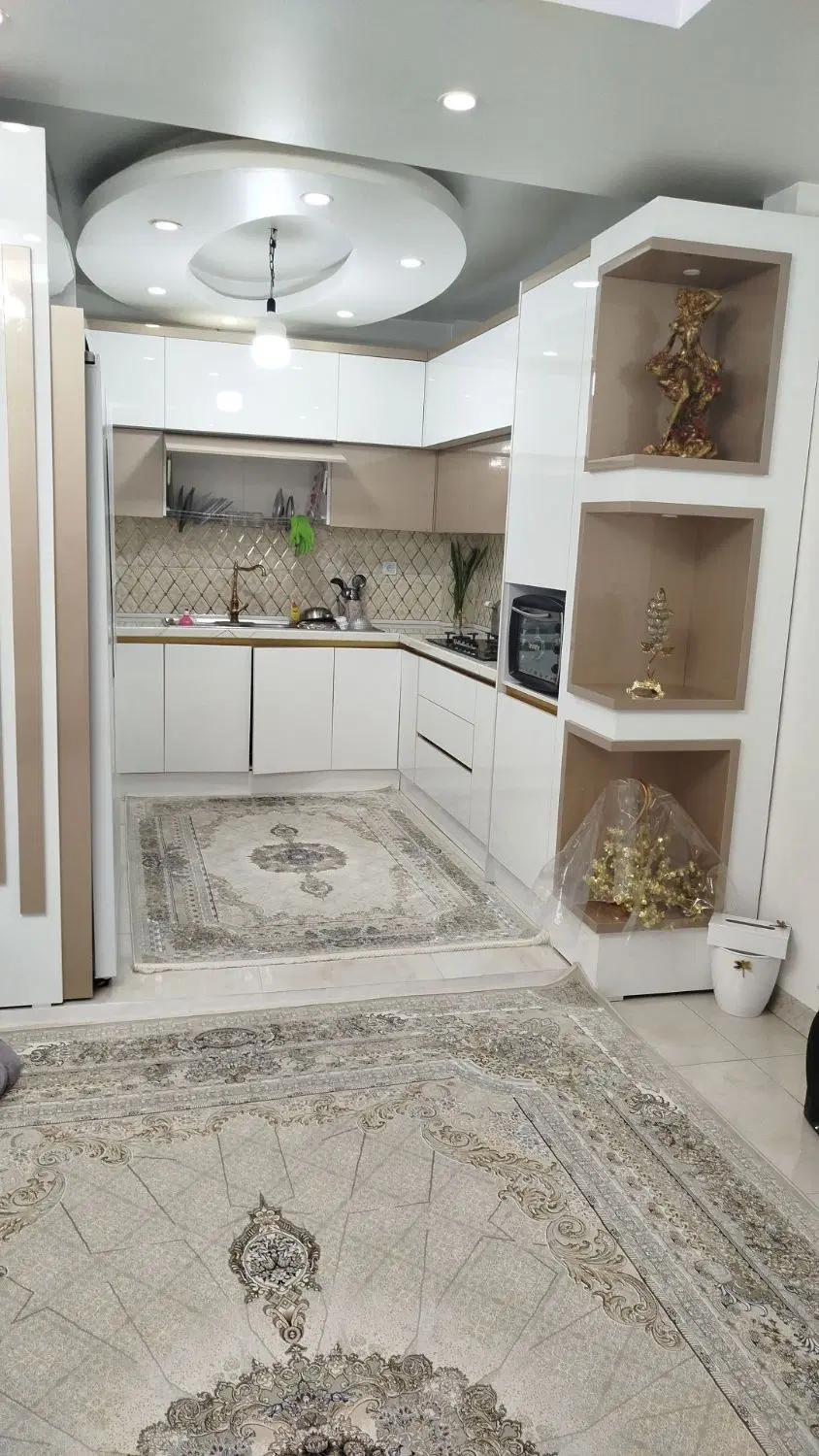 واحد حدودا 60 متری