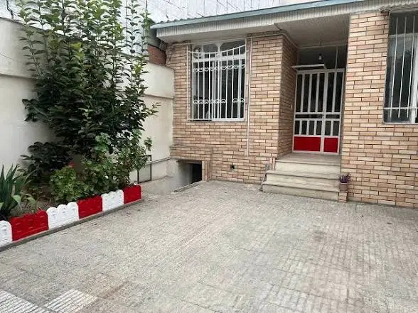 ۱۲۰ متر حاشیه وکیل آباد. دفترکار