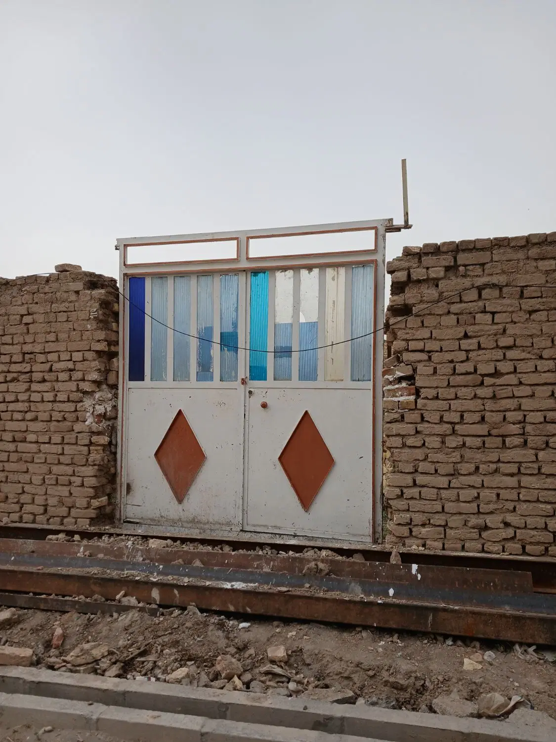 فروش ۱۸۰ متر زمین مسکونی فرنق