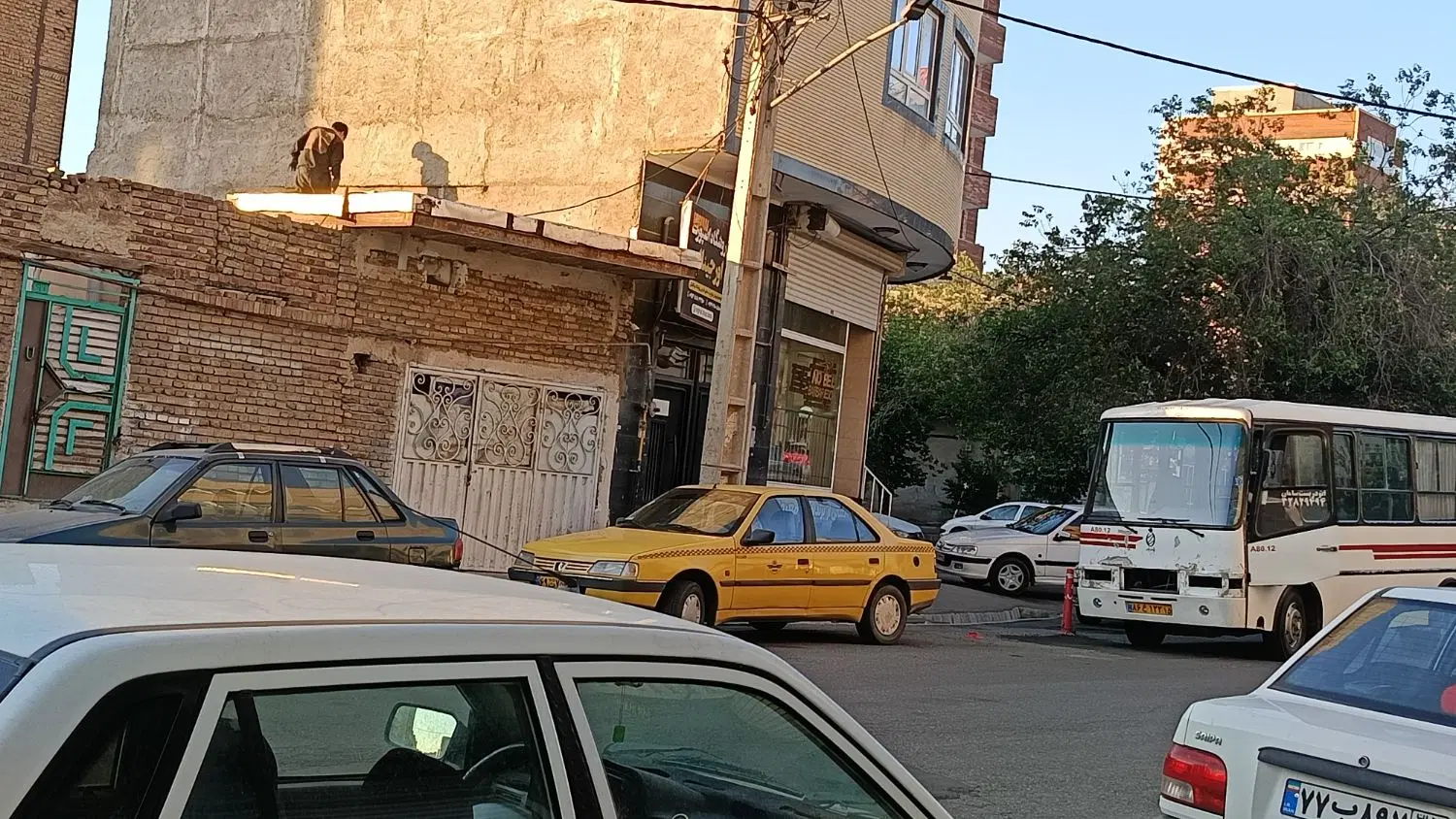 قابل توجه سازنده‌ها فروش نبش چهار راه خیایان پاداش