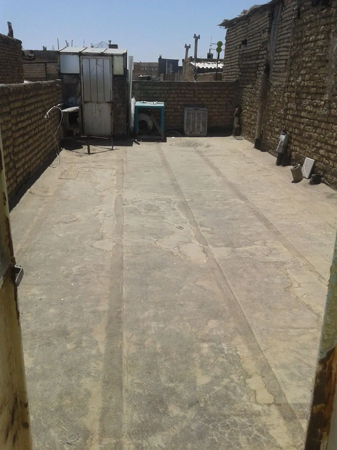 خانه حاشیه خیابان ۱۶متری جماران تخلیه آماده تحویل