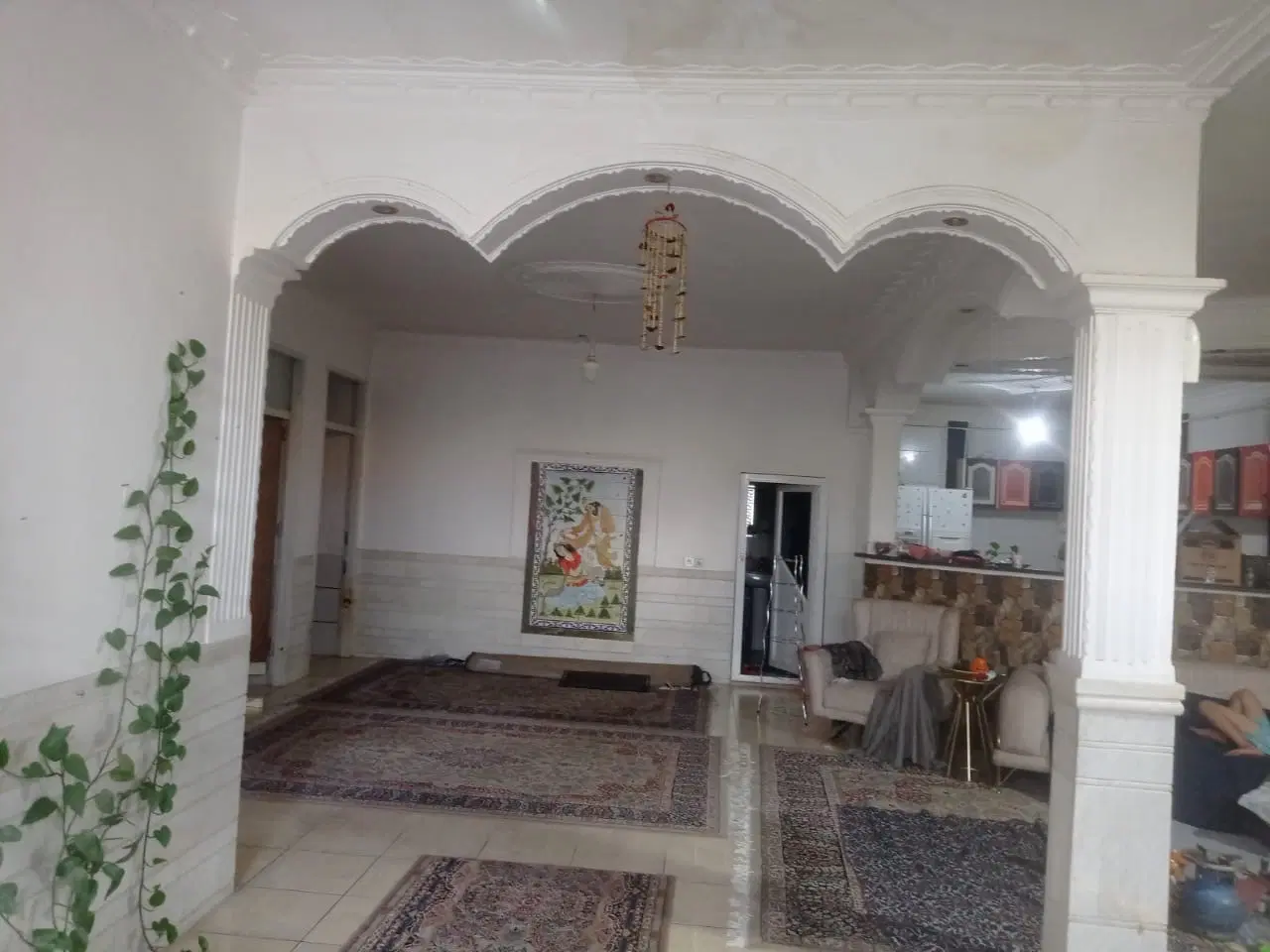 هم کف درب حیاط سه خواب شیک و تمیز