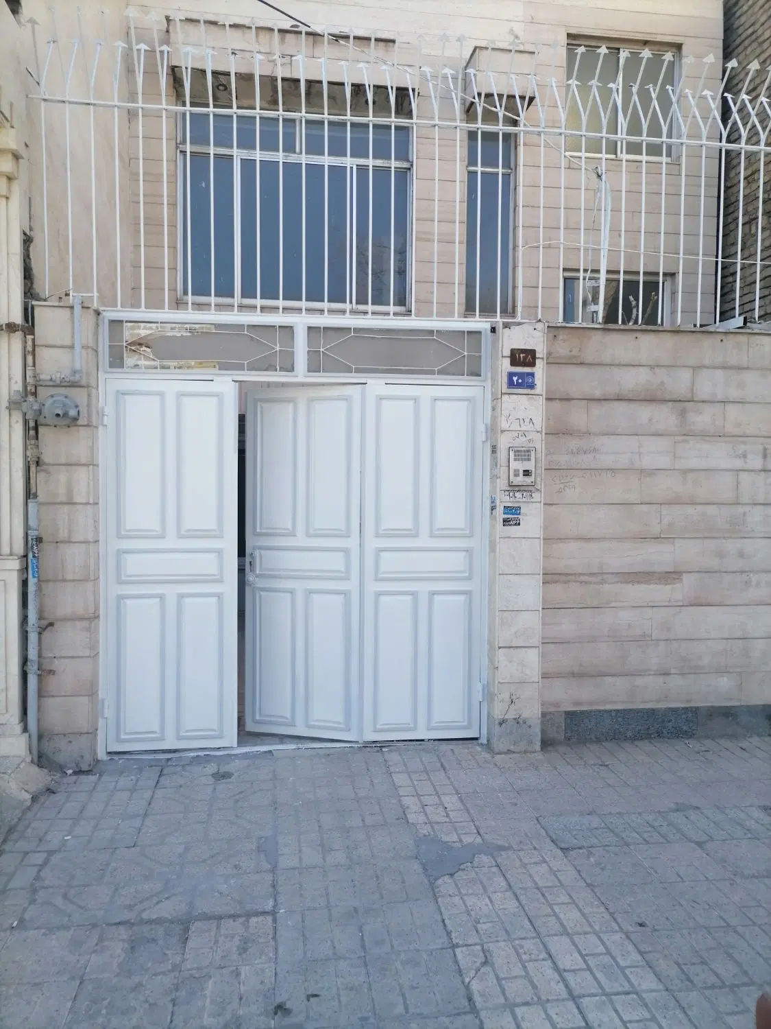 ویلایی دربستی دوطبقه نیم