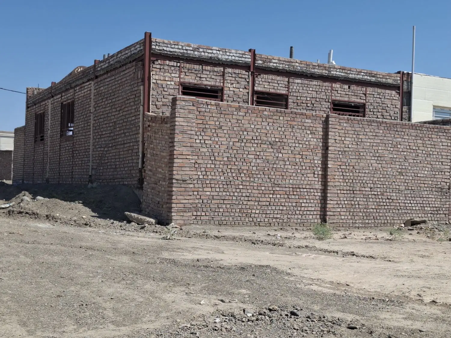 ویلایی ۳خواب ۲۰۰متری نبش خیابان