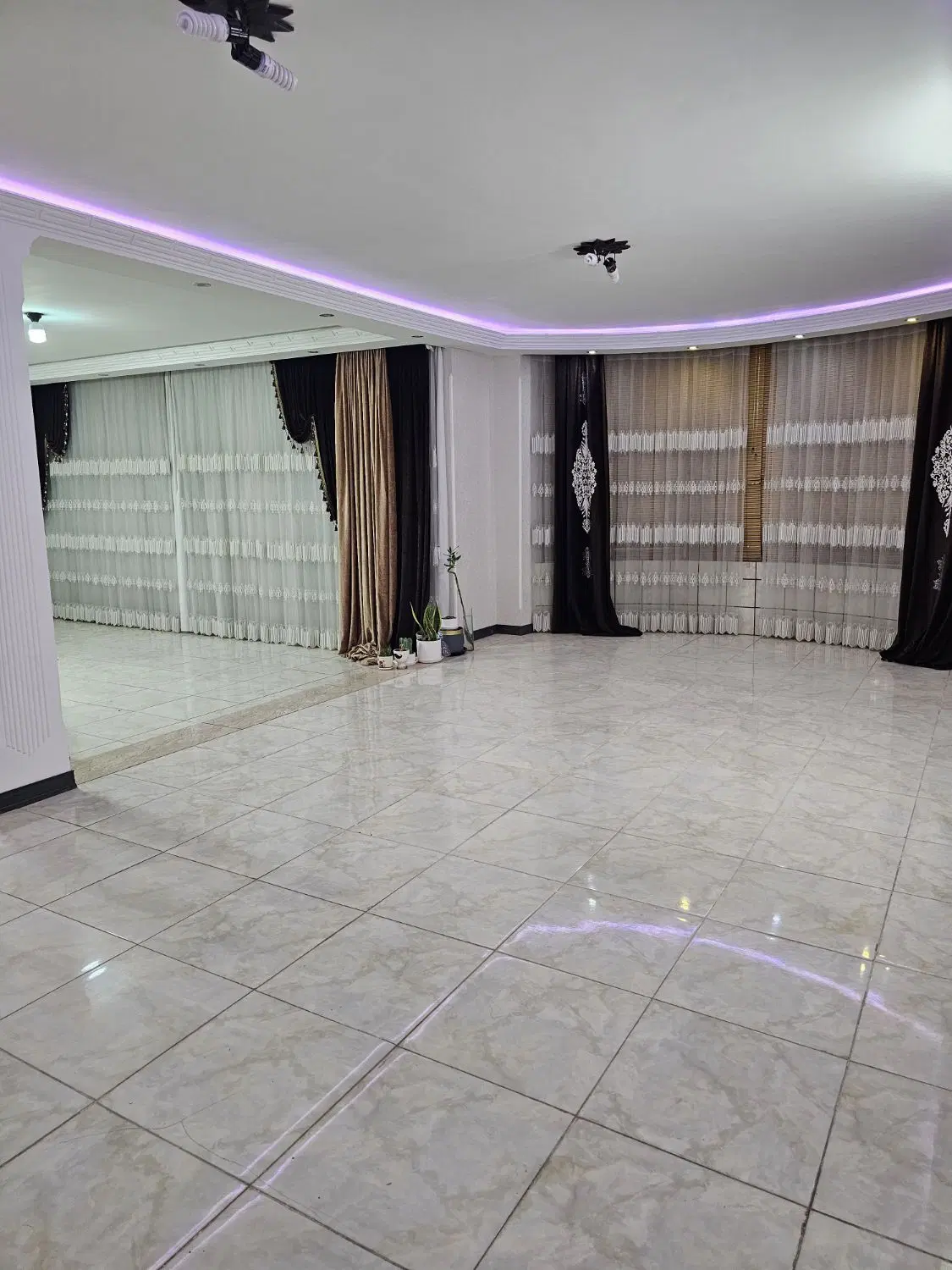 طبقه ی اول خیابان اتشگاه روب رو شب نشین