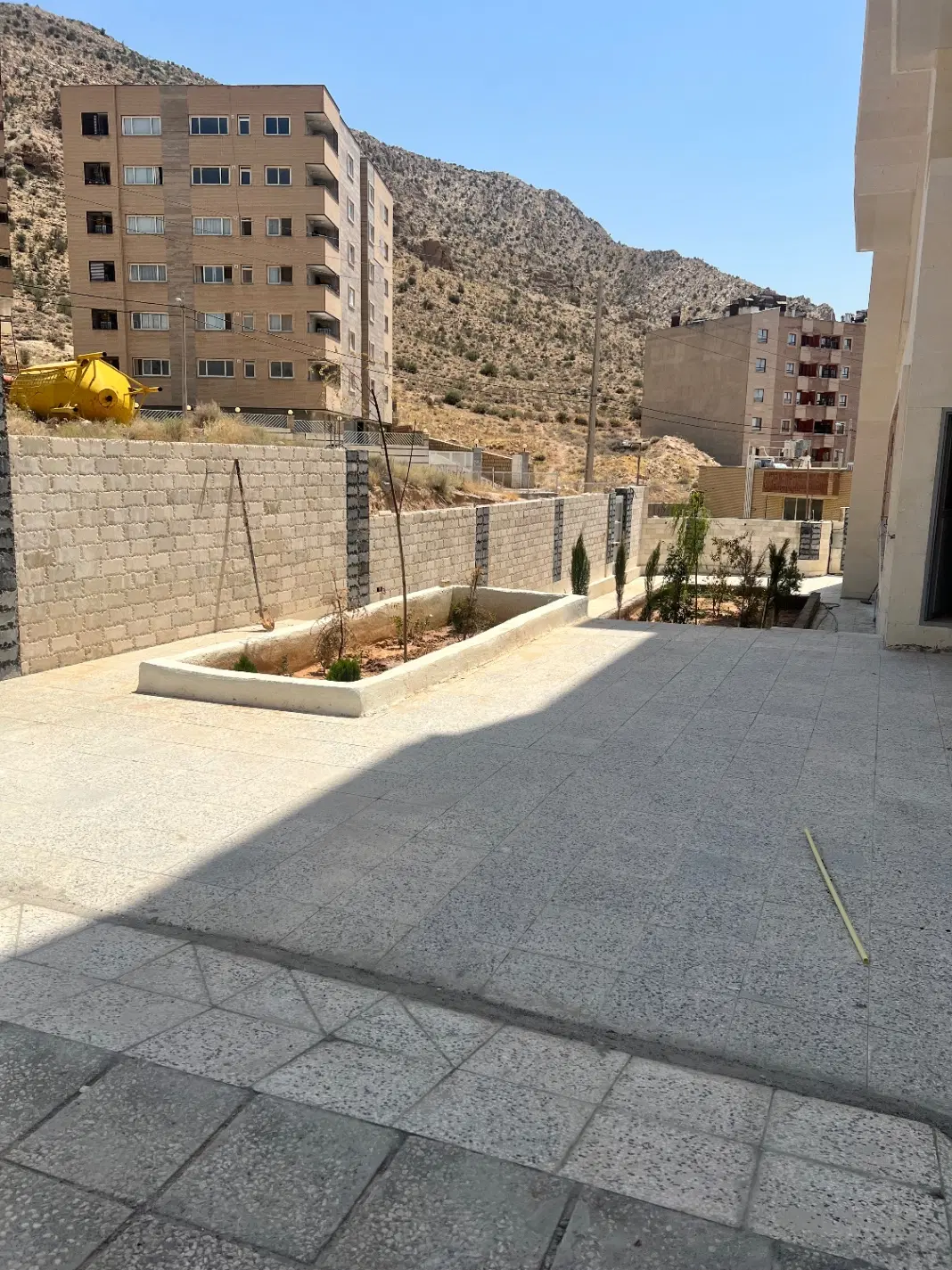 اپارتمان دوخواب خام بهترین لوکیشن _ فروش فوری