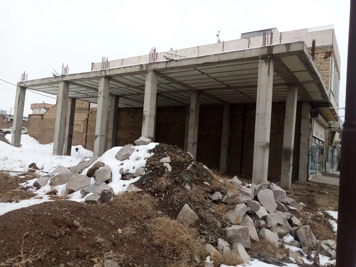 ویلایی نیم ساز حاشیه