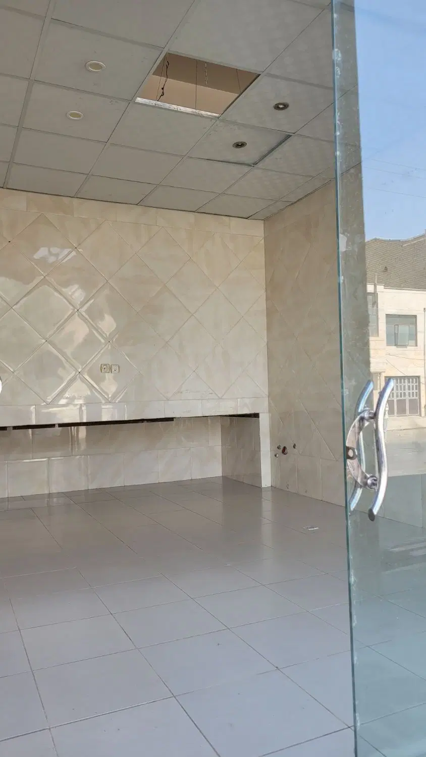 یک باب مغازه تجاری