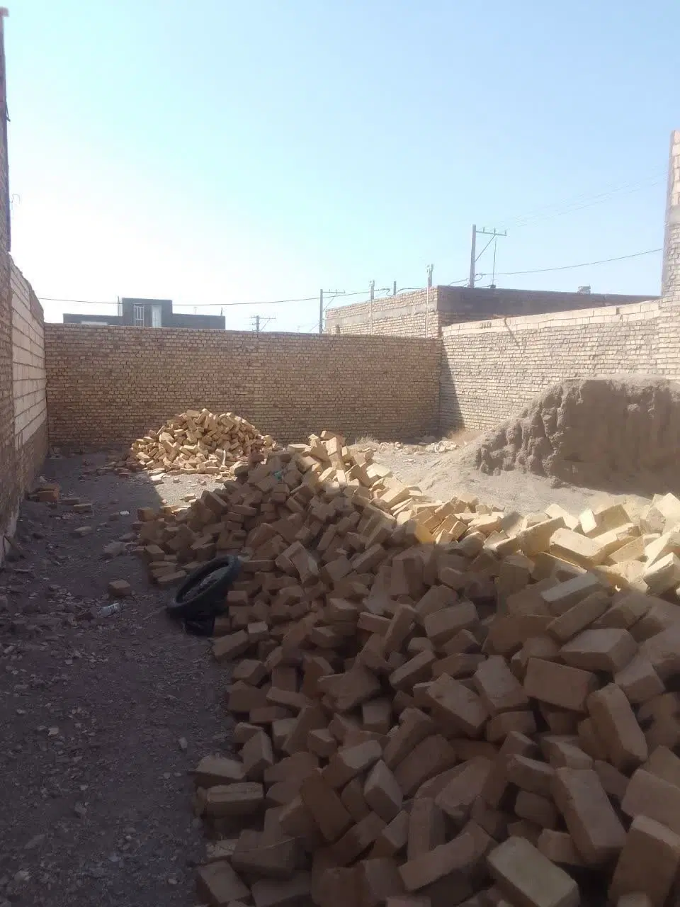 زمین فروشی