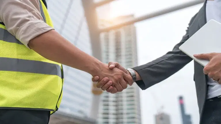 مشارکت در ساخت زمین ۷۲۵ متری با پروانه کامل