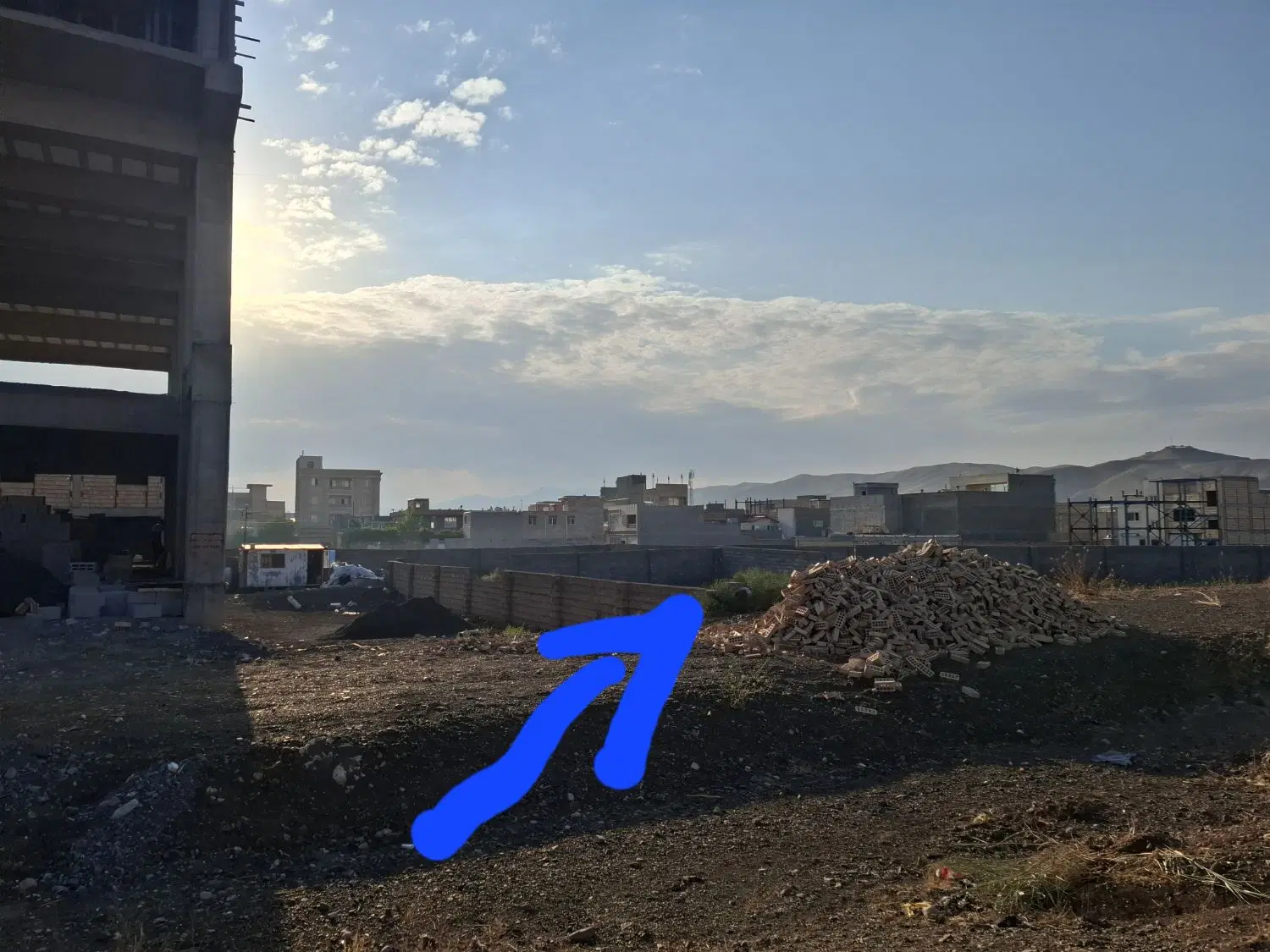 فروش قطعه تجاری و مسکونی جنب نمایندگی شمس نیا