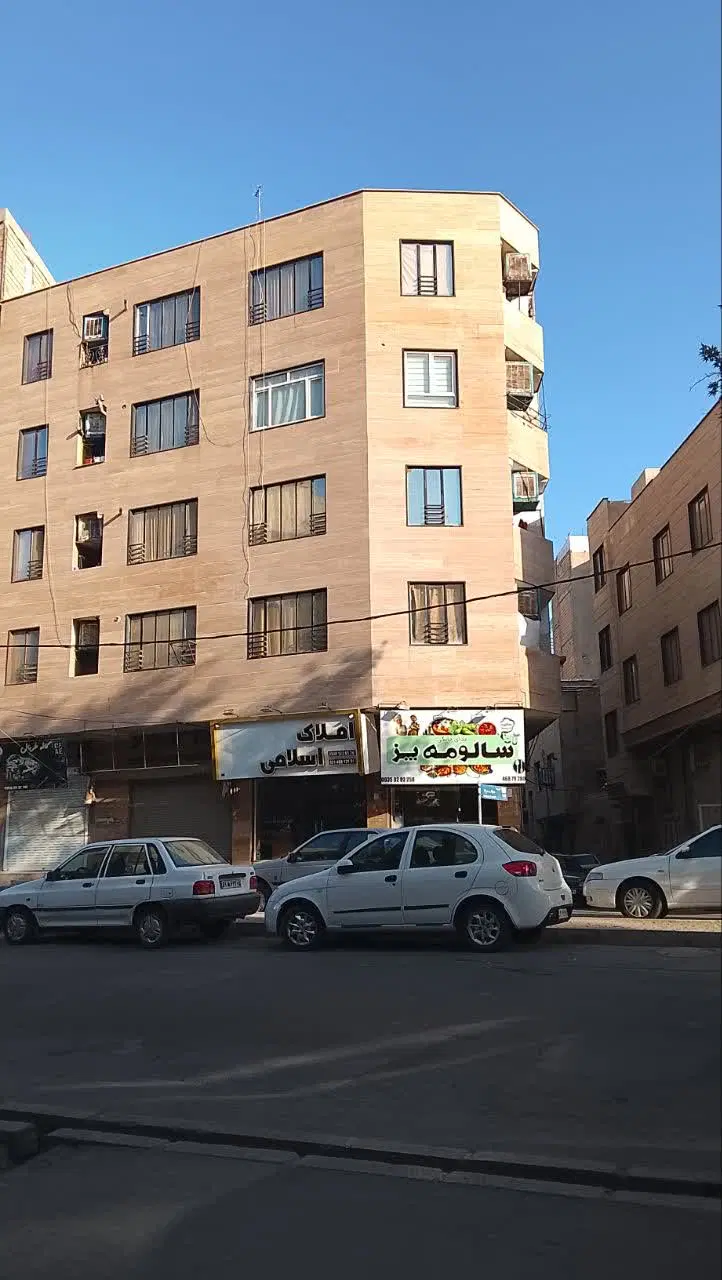 واحد78متری طبقه دوم با اسانسور تمام نور