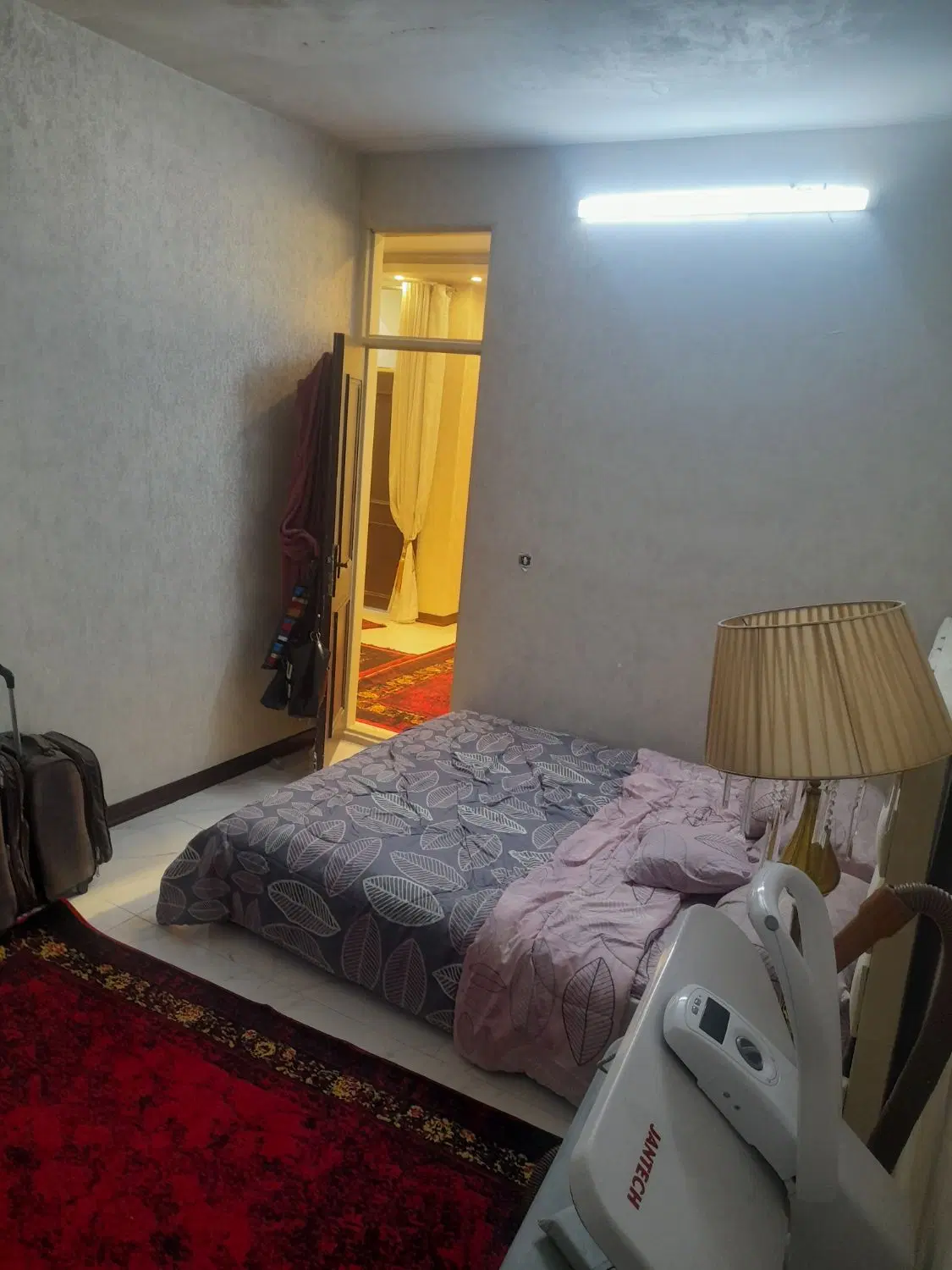 خانه نقلی بسیار تمیز بر خیابان