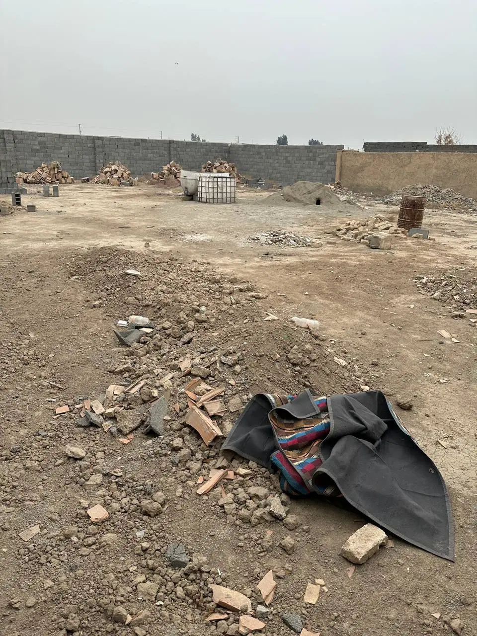 چهار دیواری باغ باغچه