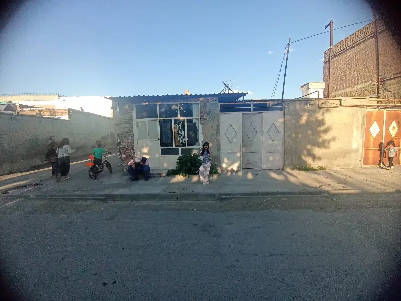 یک حیاط مسکونی متراژ 110به فروش می‌رسد